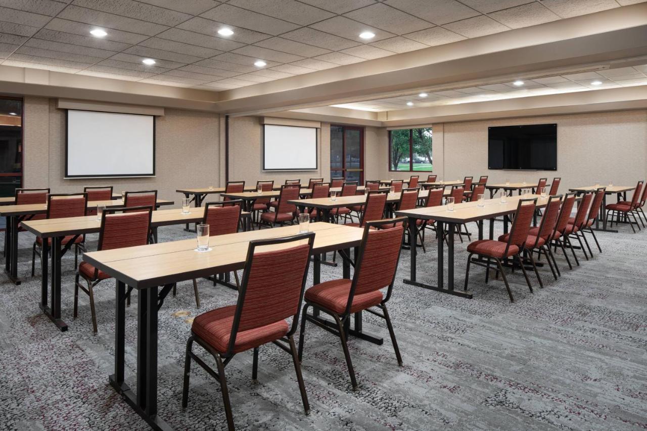 Courtyard By Marriott Denver Airport Hotel Exterior photo