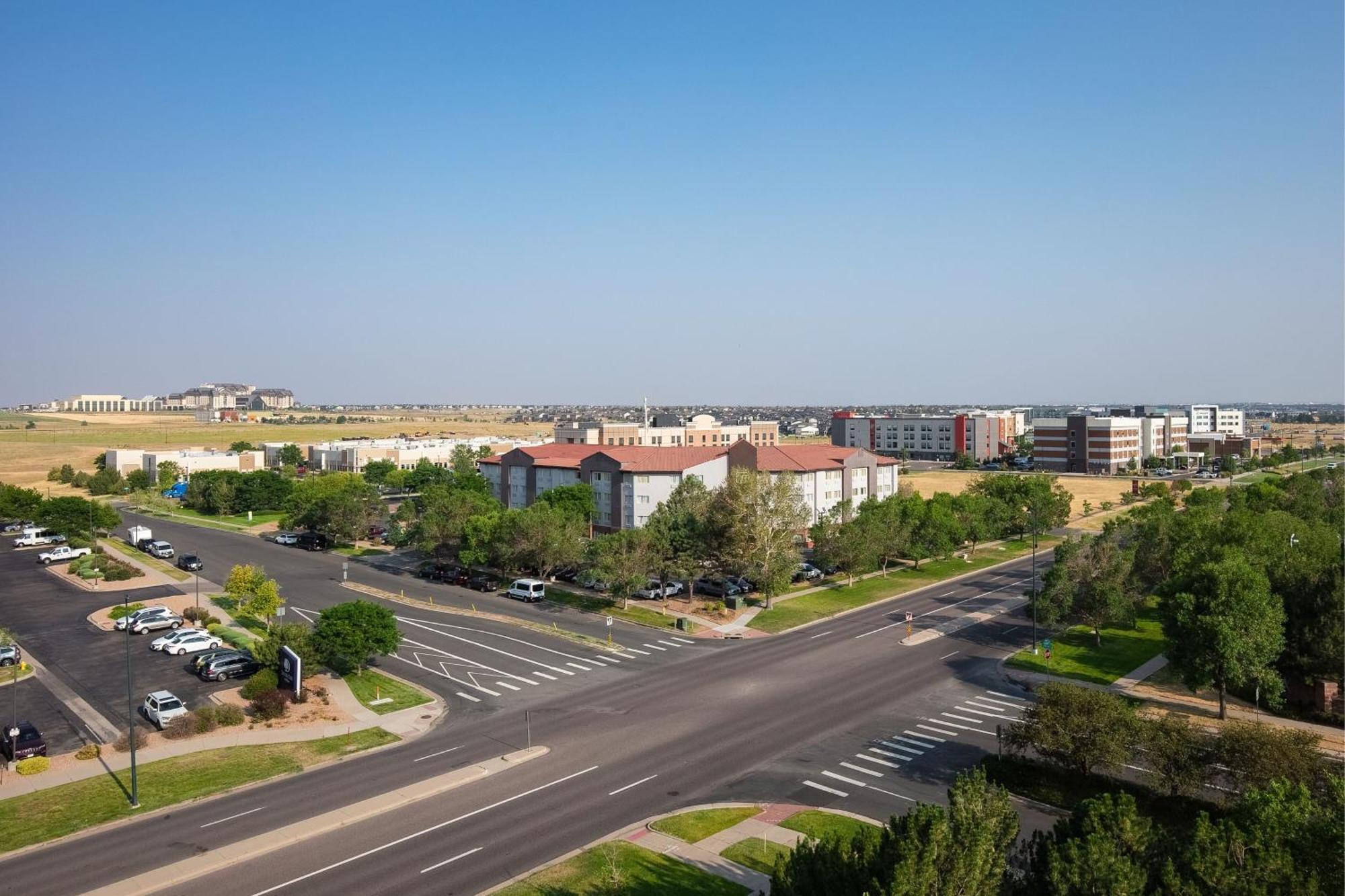 Courtyard By Marriott Denver Airport Hotel Exterior photo